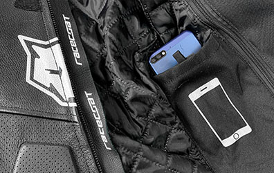 Wir verbauen selbstverständlich auch Innentaschen, damit Ihr Handy und wichtige Unterlagen verstaut werden können.