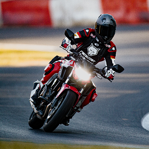 Motorrad auf Rennstrecke